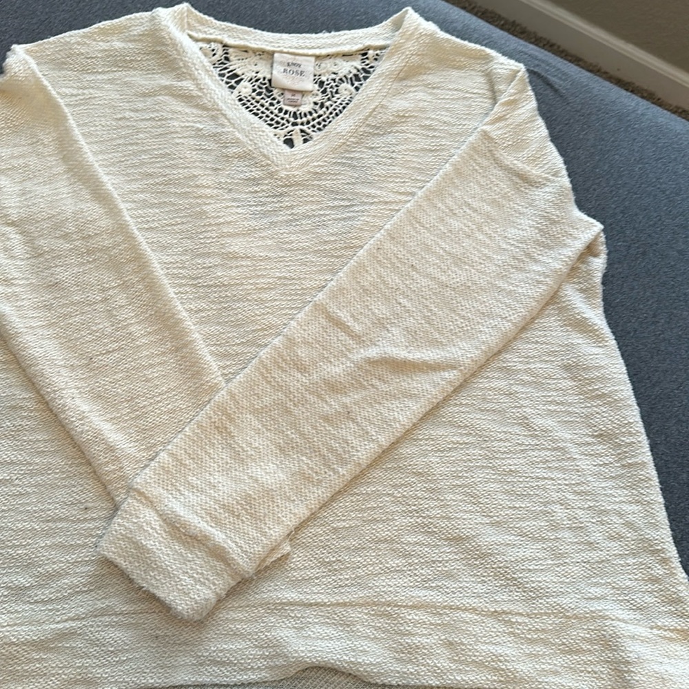 White long sleeve knit